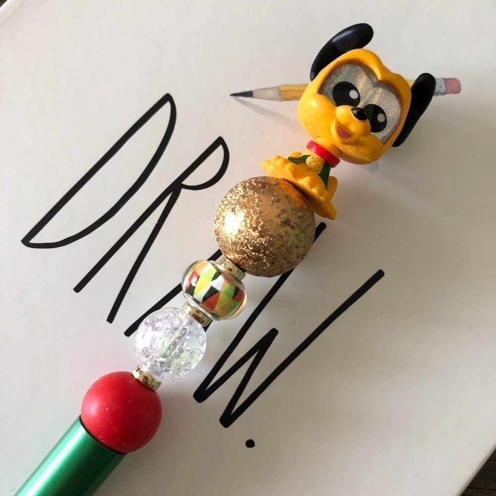 Disney Doorables: Mickey & Friends: Christmas Pluto handmade beaded pen